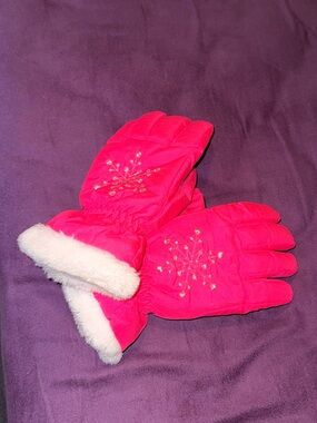 3M Thinsulate Hot Pink Mittens with Snowflake Accent